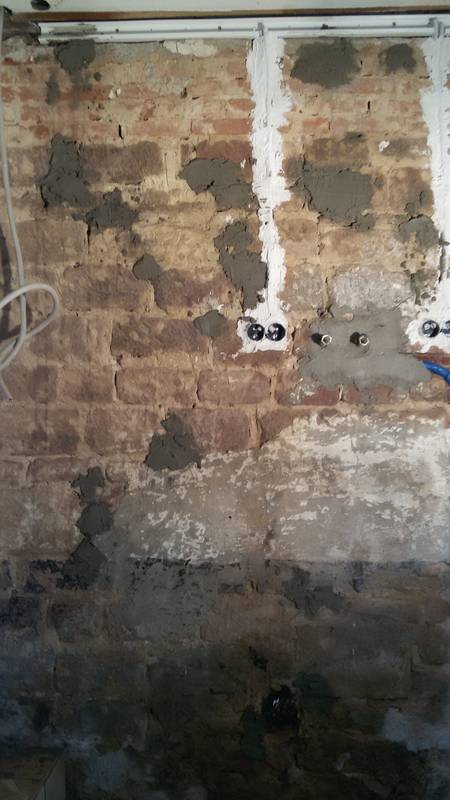Wand im Waschraum verputzen – Hof Isem