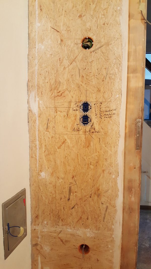 Elektroinstallation: Steckdosen und Schalter in der Küche – Hof Isem